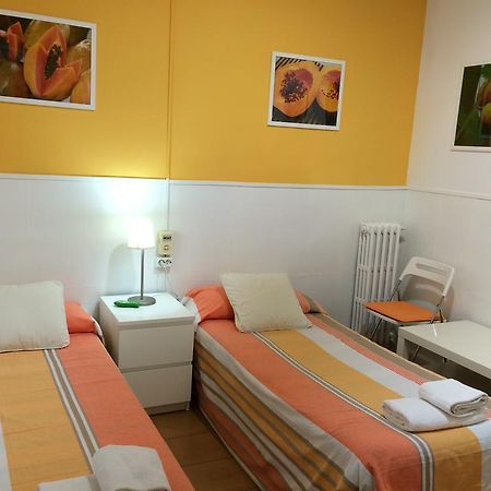 Hostal Valls Barcelona Exterior photo