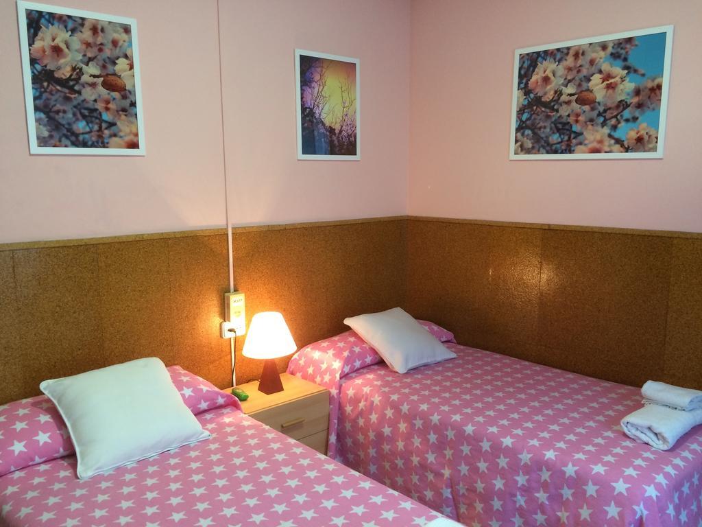 Hostal Valls Barcelona Exterior photo