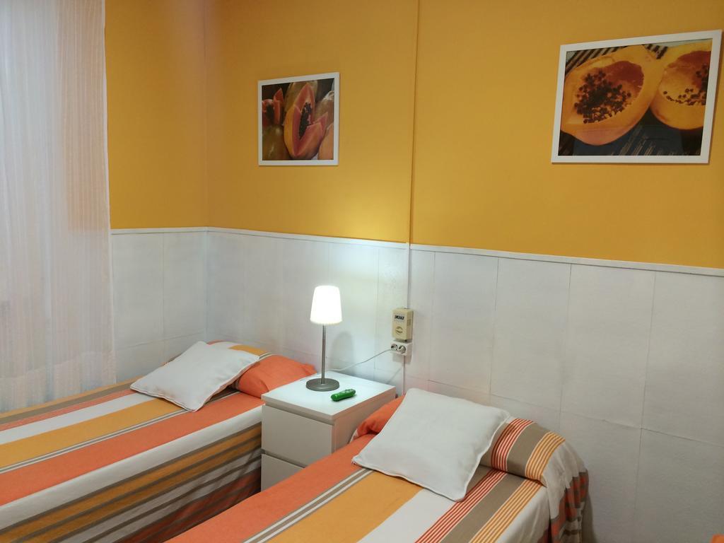 Hostal Valls Barcelona Exterior photo