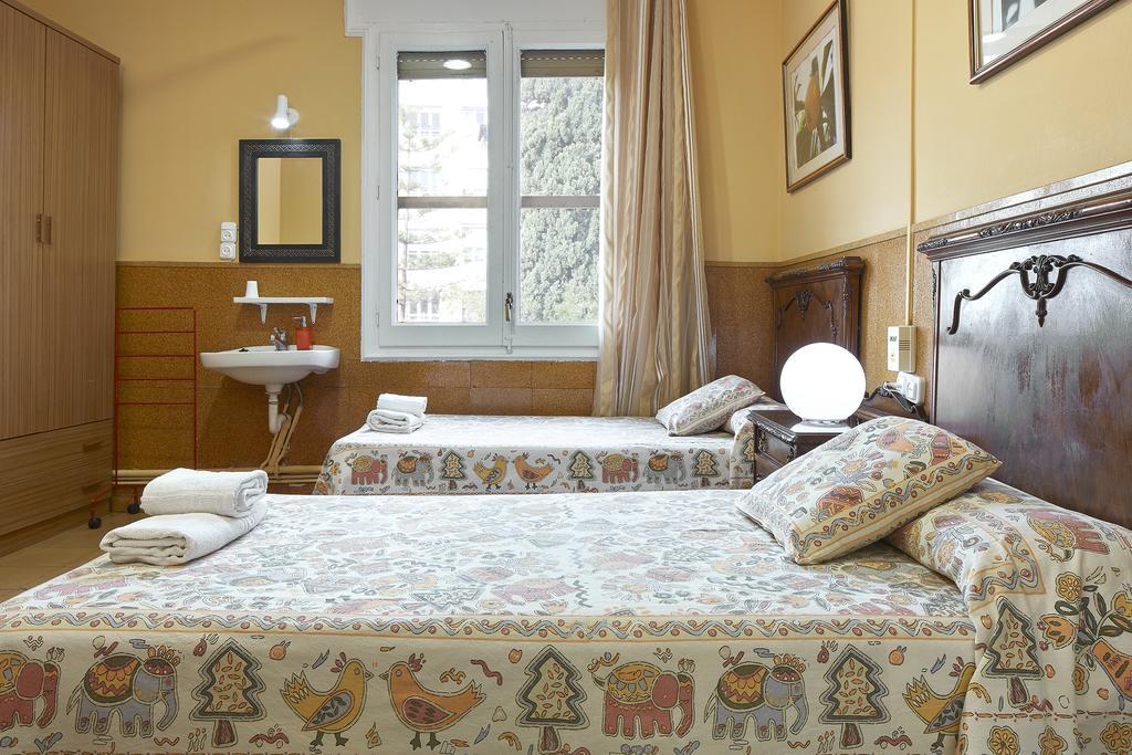 Hostal Valls Barcelona Exterior photo