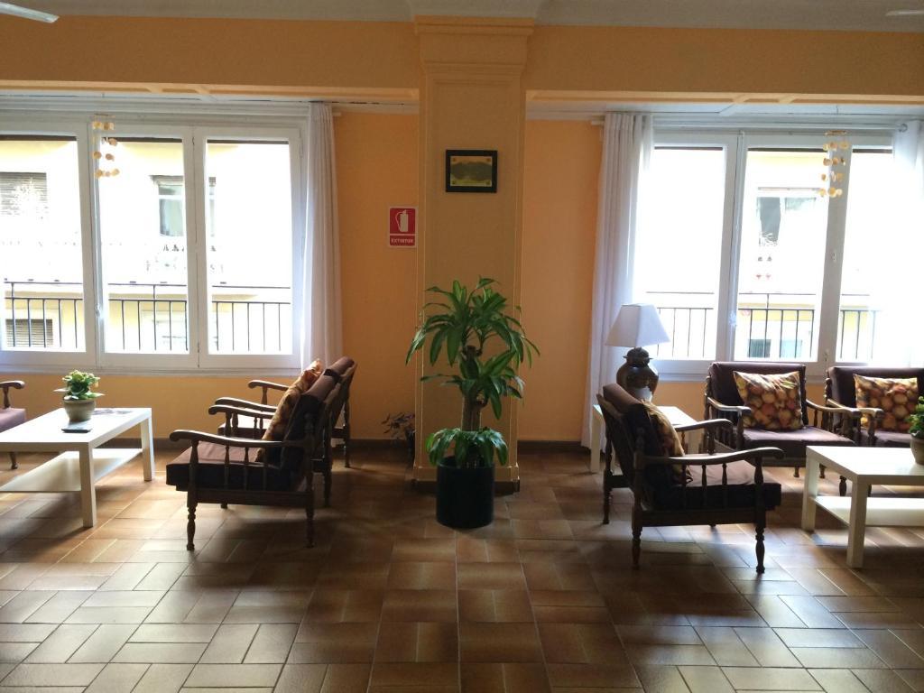 Hostal Valls Barcelona Exterior photo