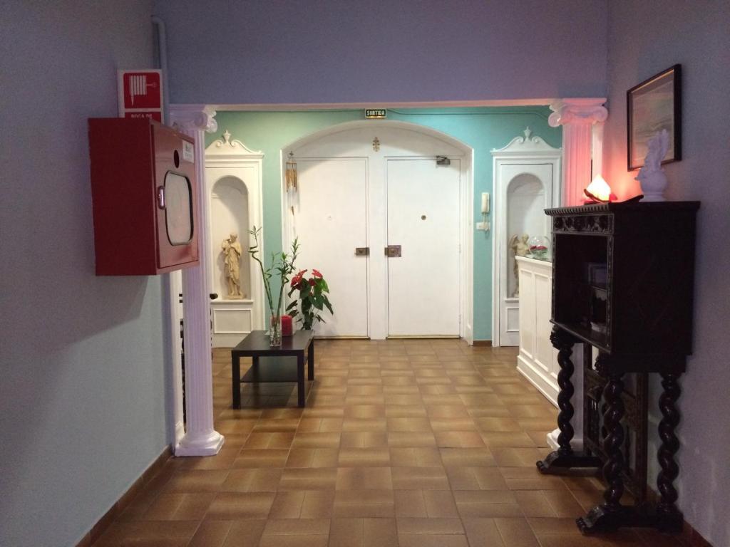 Hostal Valls Barcelona Exterior photo